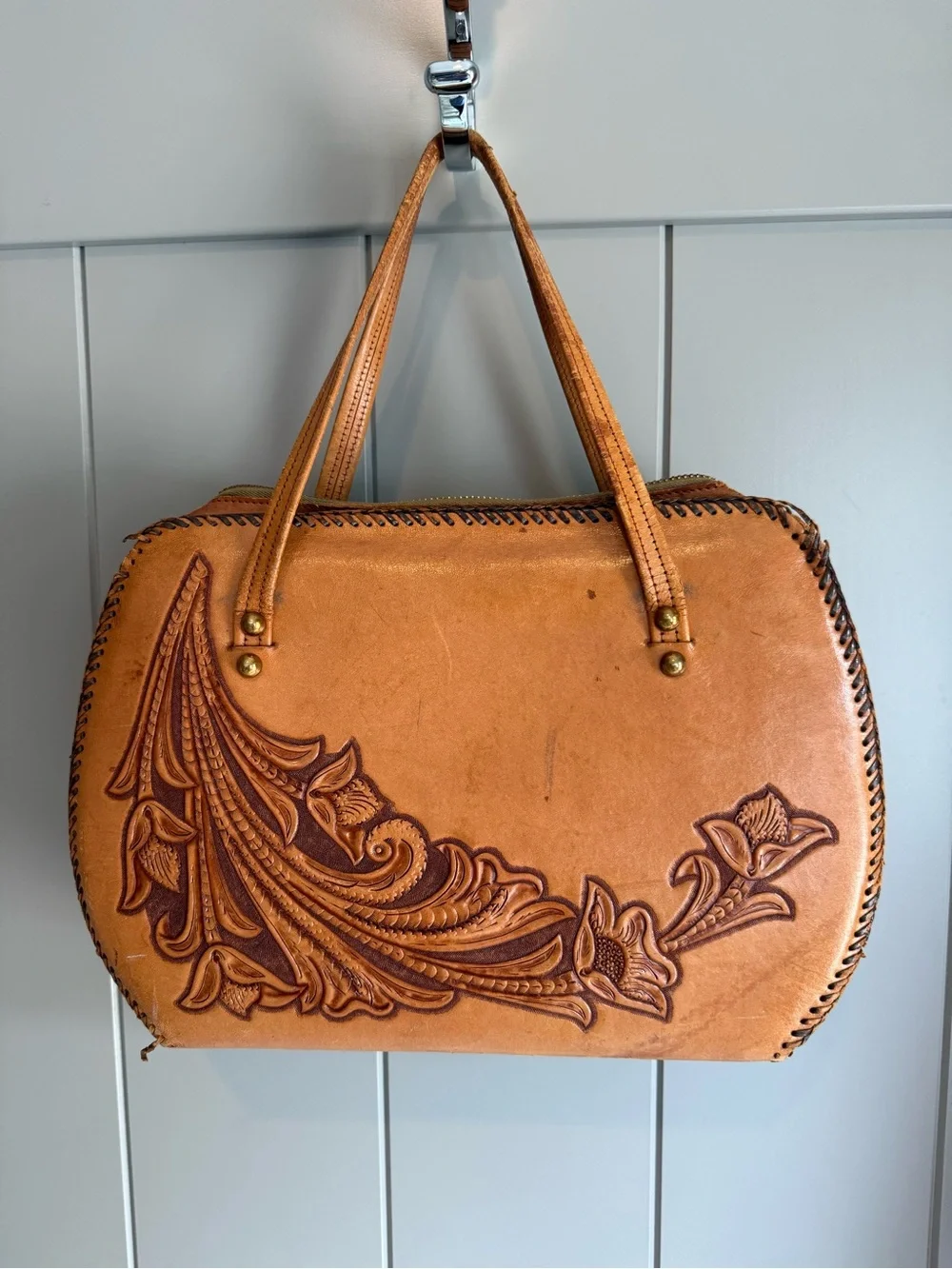 Vintage Hand Tooled Leather Purse Western Floral Carved Brown Barrel Bag Satchel - Picture 1 of 9